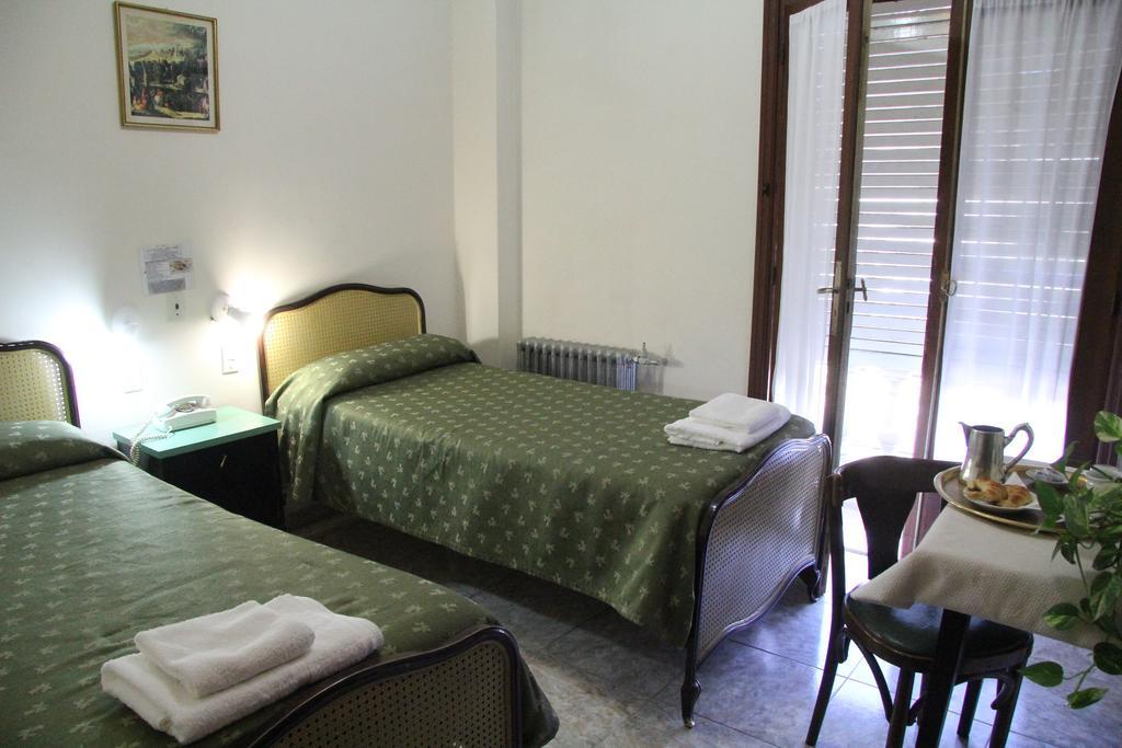 Hotel Touring Club Trelew Eksteriør billede